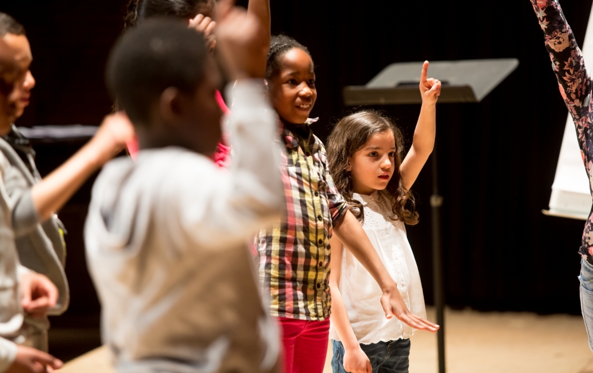 Foto Ronald Knapp. tijdens een Kodály-weekend op het Koninklijk Conservatorium in Den Haag. Op de foto kinderen van Basisschool ‘De Spoorzoeker’