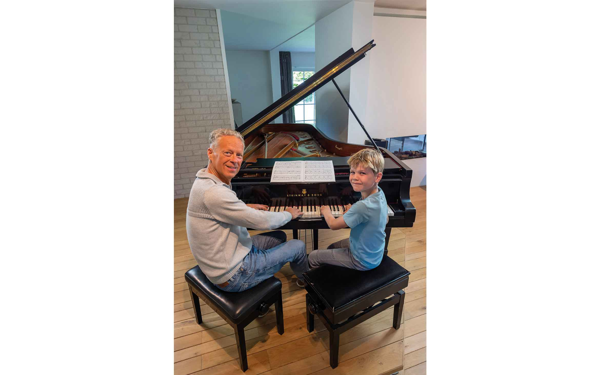 De Pyramide 79-3 juli 2025. Docent en instrument. Ben Simmes met leerling Thijmen van den Brink. Foto Henk van Raaij De Pyramide 79-3 juli 2025. Docent en instrument. Ben Simmes met leerling Thijmen van den Brink. Foto Henk van Raaij