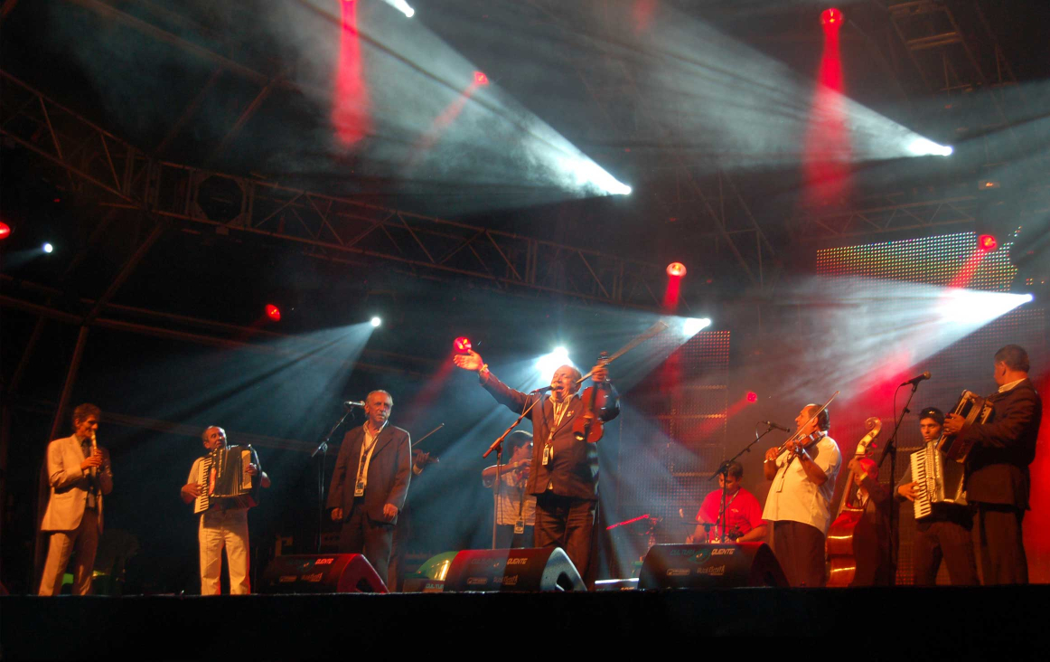 Taraf de Haïdouks. Foto ©Estevoaei Galician Wikipedia