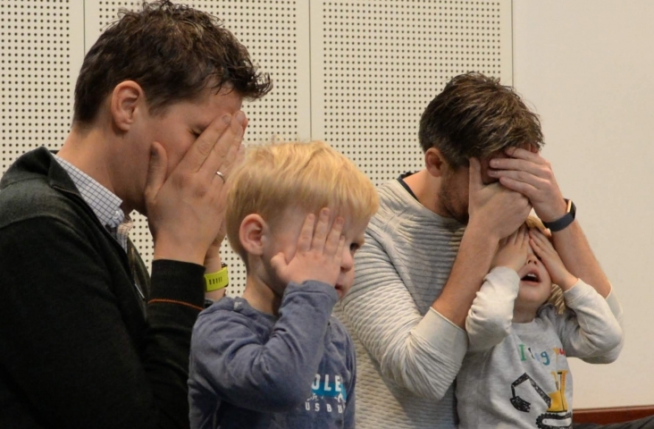 Foto metLEV-fotografie. Kinderen en ouders in de Muziek op Schootles van José Retra