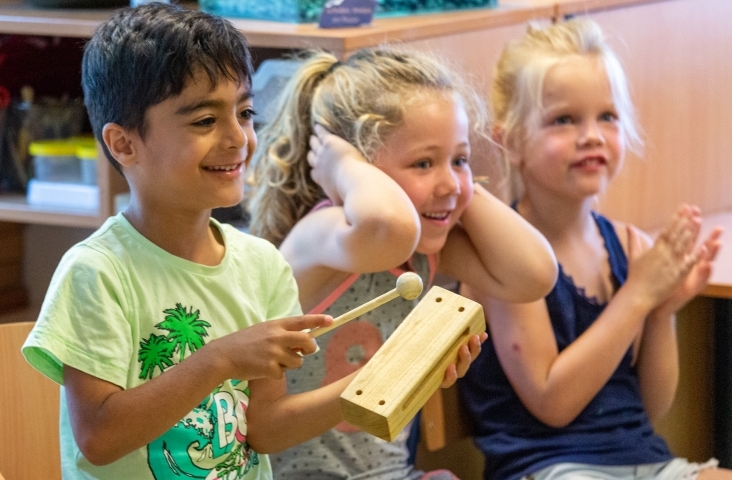 Kinderen in een muziekles van Tim Vos. Foto Klaas Driebergen. © Gehrels Muziekeducatie 2021