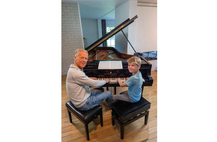 De Pyramide 79-3 juli 2025. Docent en instrument. Ben Simmes met leerling Thijmen van den Brink. Foto Henk van Raaij De Pyramide 79-3 juli 2025. Docent en instrument. Ben Simmes met leerling Thijmen van den Brink. Foto Henk van Raaij