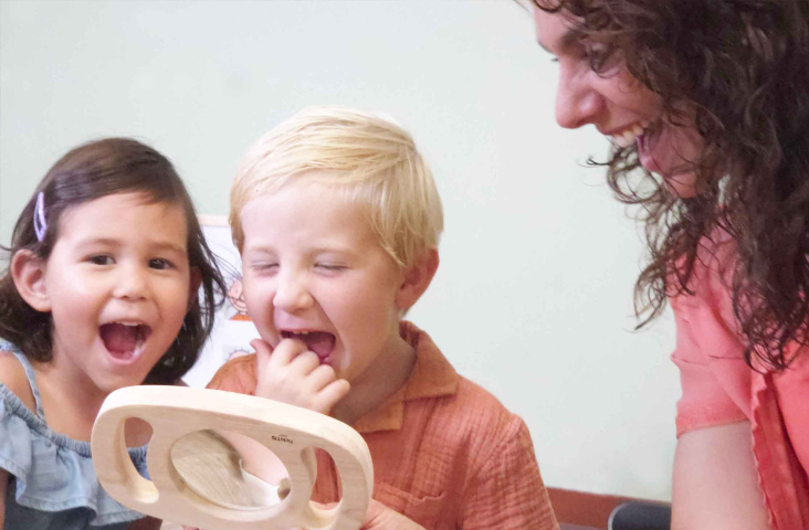 Les DP 2026-03 twee kinderen met spiegel